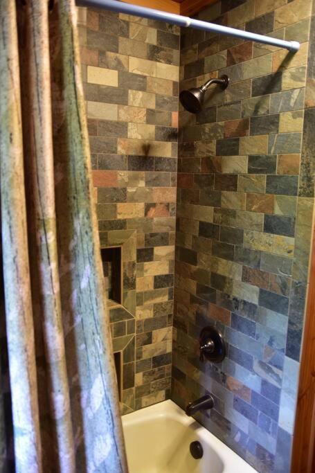 Quiet And Comfy 3Bed/2Bath - Chalet With Hot Tub. Cedar Экстерьер фото